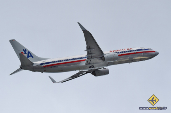 Boeing 737-823